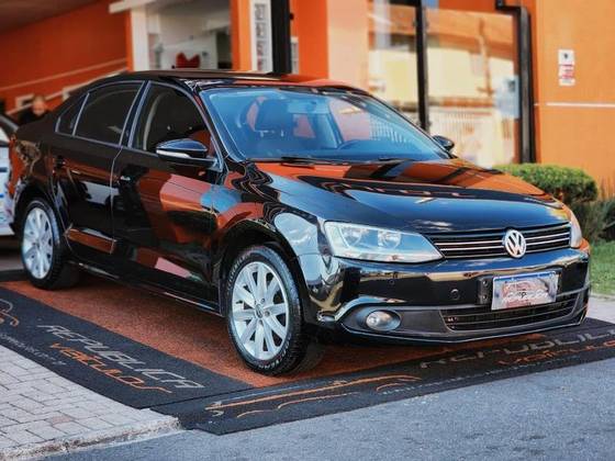 VOLKSWAGEN JETTA 2.0 COMFORTLINE FLEX 4P MANUAL